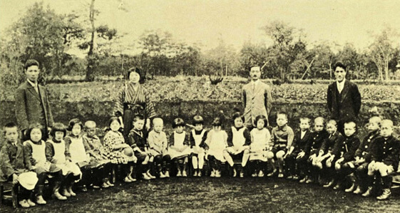 1924年に建学された明星学園の当時の画像