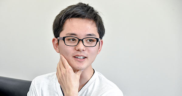 明星学園を振り返る垂井くん