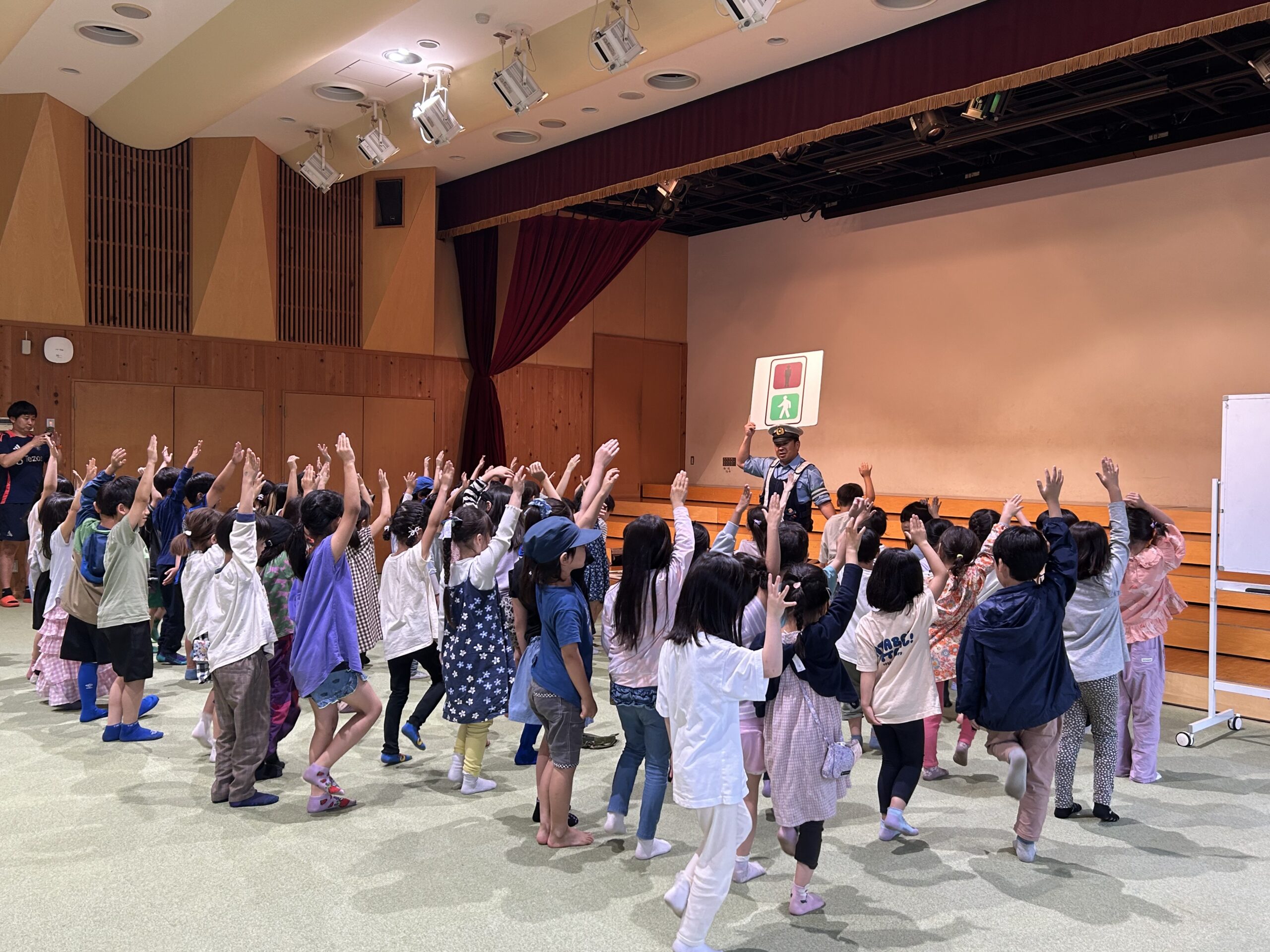 1年生】交通安全教室を行いました！ | 明星学園小学校 - 明星学園