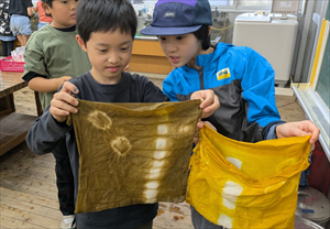 3年生総合 「たまねぎ染め」