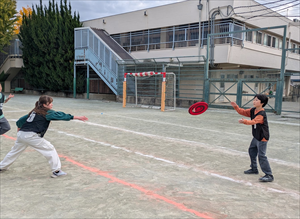 6年生　体育　アルティメットに挑戦！