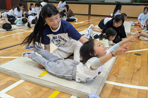 1年生と６年生の合同体育